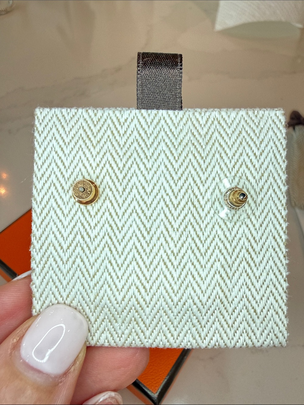 Hermes Mini Pop H Earrings, Marron Glacé and Yellow Gold - Picture 3 of 7